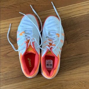 Women’s tennis shoes